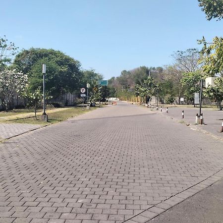 Diki Bungalows Kuta  Esterno foto